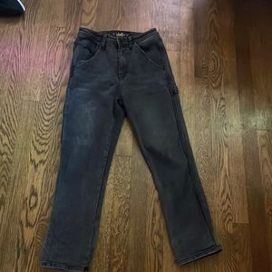 I’m selling these black pants that have many pockets